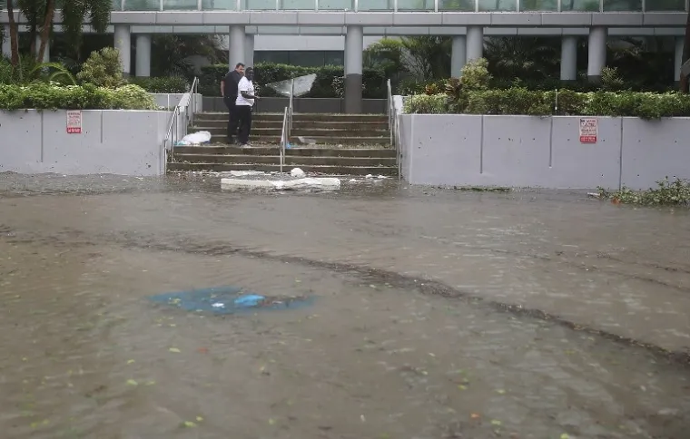 Uragan Irma potopio je centar grada u Miamiju. Na nekim je mjestima voda bila dubine do vrata.