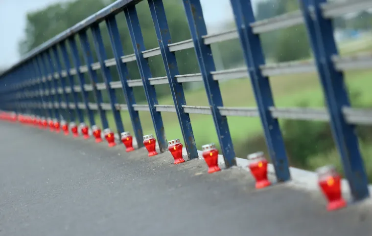683 lampiona na zagrebačkom Mostu slobode za svaku osobu koja je pro&scaron;le godine počinila suicid