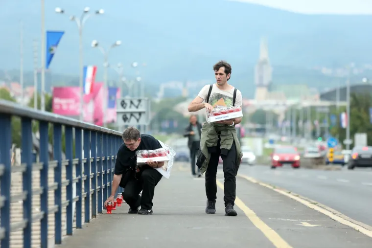 683 lampiona na zagrebačkom Mostu slobode za svaku osobu koja je pro&scaron;le godine počinila suicid