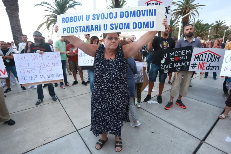 'Lopine vjerodostojne, i gaće nam skinite': Splićani na prosvjedu protiv poreza na nekretnine poručili - DOSTA!