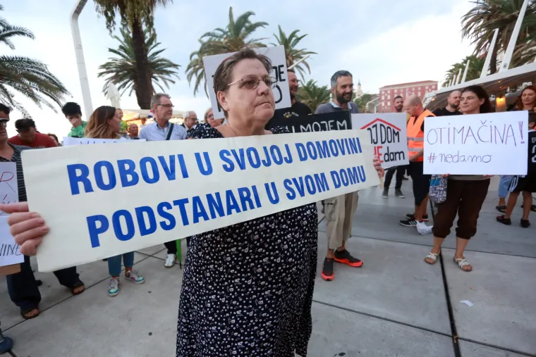 'Lopine vjerodostojne, i gaće nam skinite': Splićani na prosvjedu protiv poreza na nekretnine poručili - DOSTA!