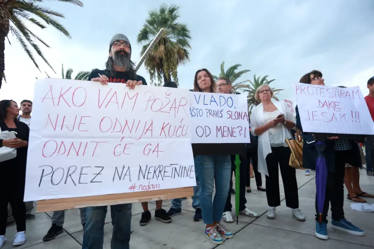 'Lopine vjerodostojne, i gaće nam skinite': Splićani na prosvjedu protiv poreza na nekretnine poručili - DOSTA!
