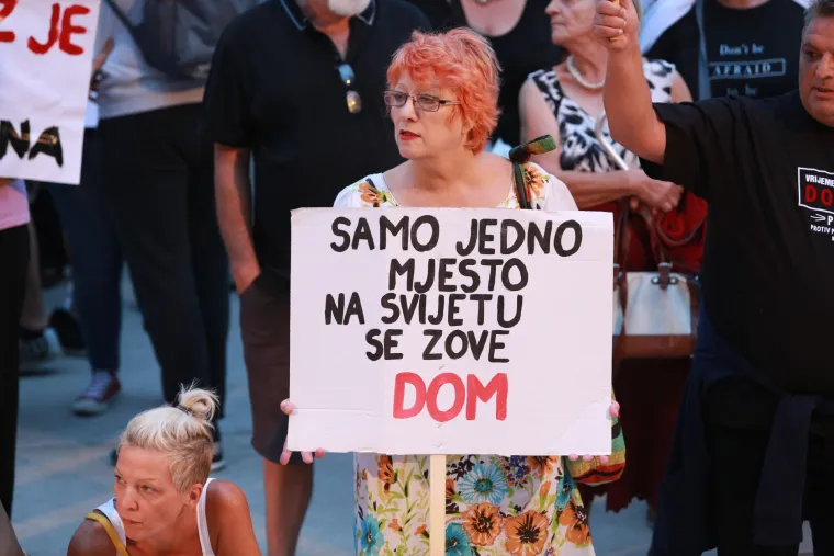 'Lopine vjerodostojne, i gaće nam skinite': Splićani na prosvjedu protiv poreza na nekretnine poručili - DOSTA!