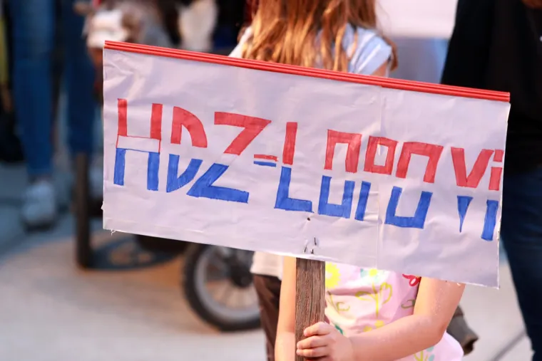 'Lopine vjerodostojne, i gaće nam skinite': Splićani na prosvjedu protiv poreza na nekretnine poručili - DOSTA!