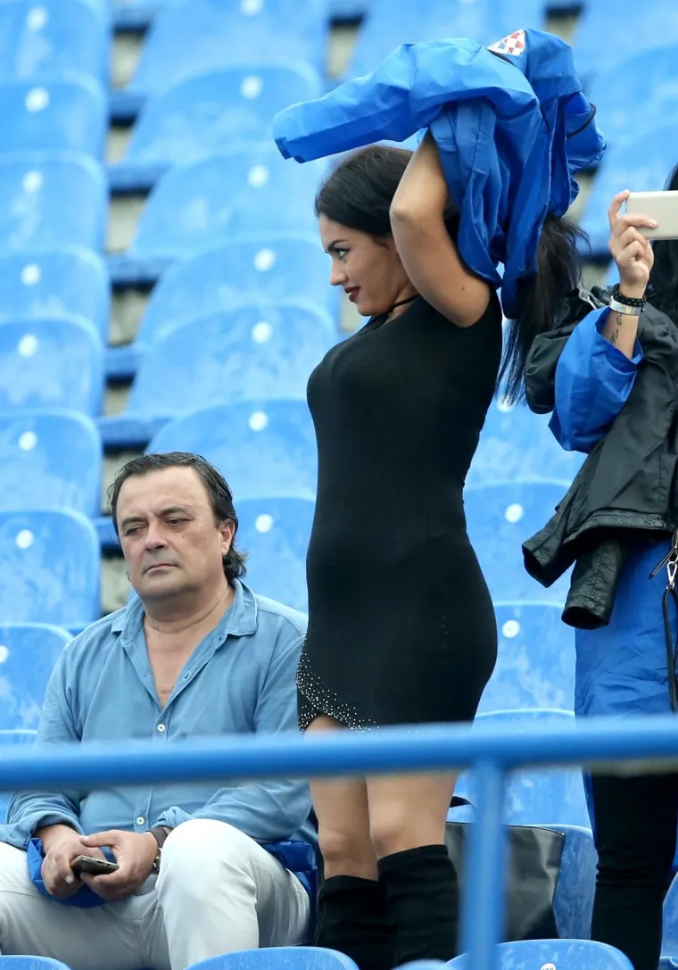 NAJVJERNIJA NAVIJAČICA: Vatrena crnka u seksi haljinici zapalila hladni Maksimir