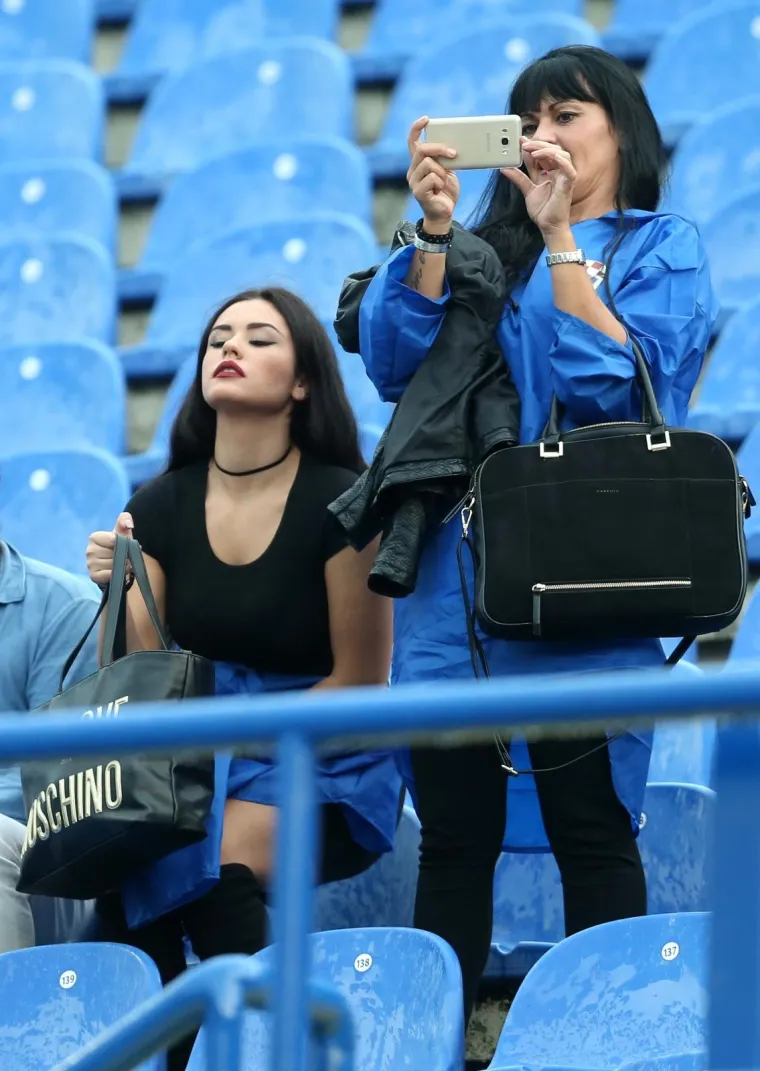 NAJVJERNIJA NAVIJAČICA: Vatrena crnka u seksi haljinici zapalila hladni Maksimir