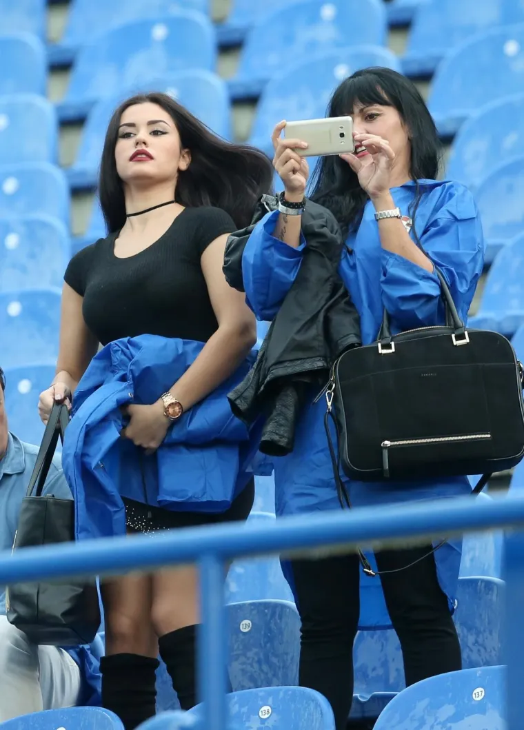 NAJVJERNIJA NAVIJAČICA: Vatrena crnka u seksi haljinici zapalila hladni Maksimir