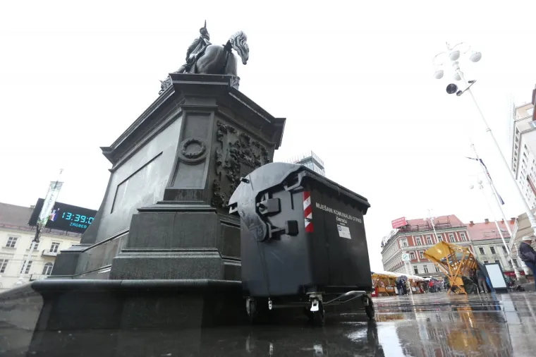 NEOBIČAN PRIZOR NA GLAVNOM ZAGREBAČKOM TRGU: Netko je ostavio kontejner za smeće točno ispred spomenika banu Josipu Jelačiću