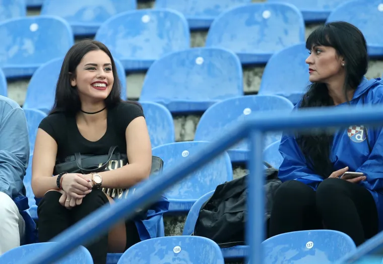 Svi su gledali samo u nju: atraktivna crnka privlačila poglede dok je navijala na Maksimiru