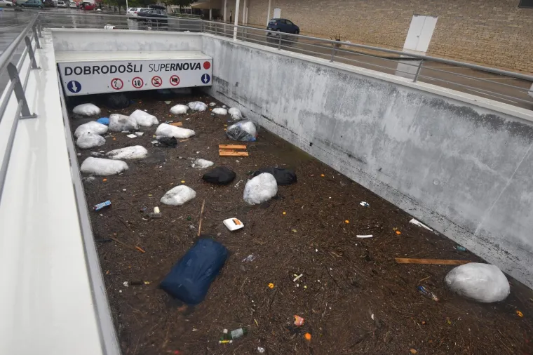 OLUJNA KI&Scaron;A POTOPILA ZADAR: Pod vodom Rimski forum, podzemne garaže, poslovni prostori i stanovi