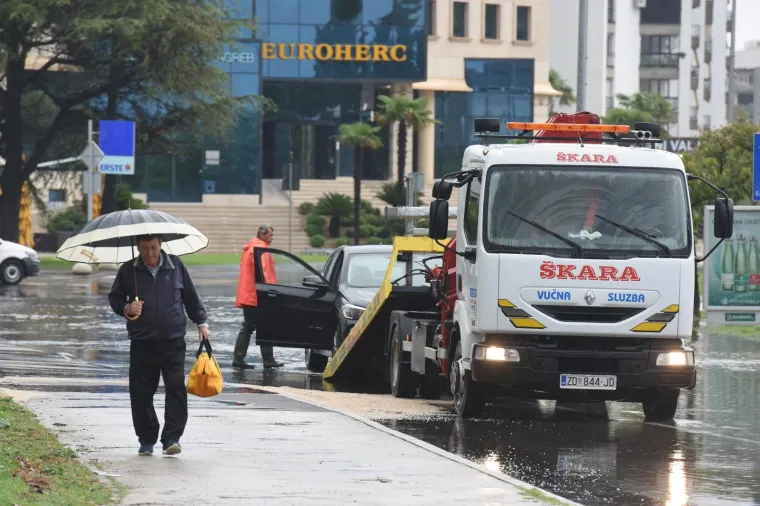 OLUJNA KI&Scaron;A POTOPILA ZADAR: Pod vodom Rimski forum, podzemne garaže, poslovni prostori i stanovi