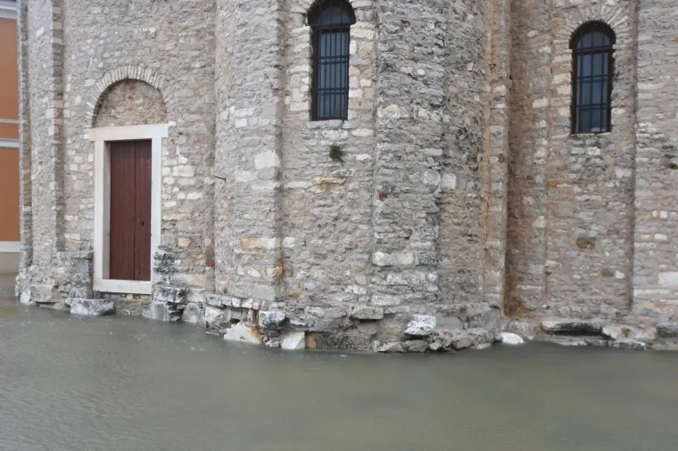 OLUJNA KI&Scaron;A POTOPILA ZADAR: Pod vodom Rimski forum, podzemne garaže, poslovni prostori i stanovi