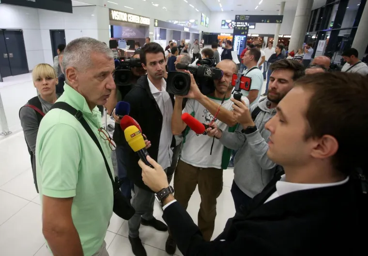 Do Rusije smo bili u uzlaznoj putanju, a onda se u 24 sata sve preokrenulo. Pobijedila je kvalitetnija i bolja momčad, mi nismo bili pravi", prokomentirao je jo&scaron; jednom ispadanje od Rusije izbornik Aleksandar Petrović