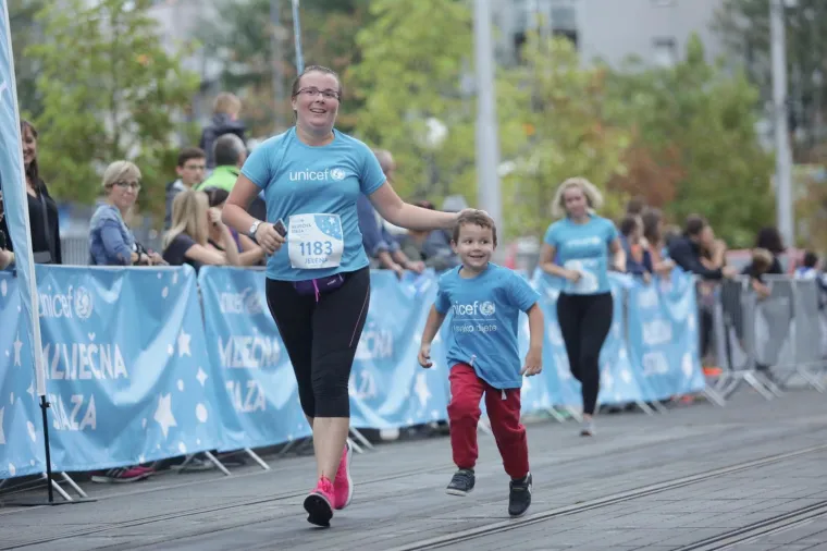 Utrka Mliječna staza - za najmanje i najmlađe trčalo i oko 400 djece