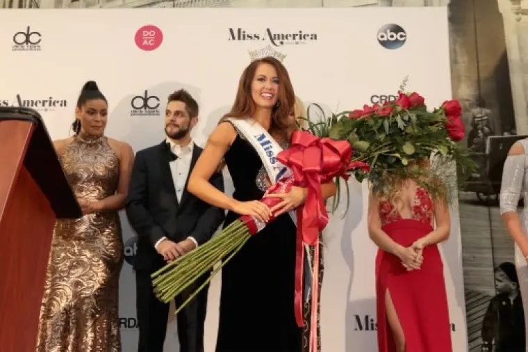 Visokoobrazovana plesačica je osvojila žiri.