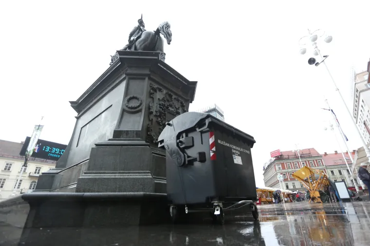 Nesvakida&scaron;nji prizor u Zagrebu: kontejner za mije&scaron;ani otpad zavr&scaron;io ispod spomenika bana Josipa Jelačića
