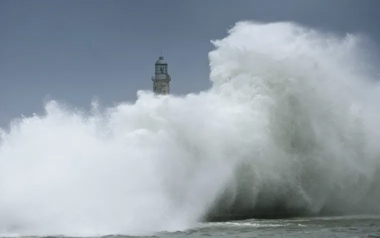 Havanu pogodili valovi visoki čak 11 metara