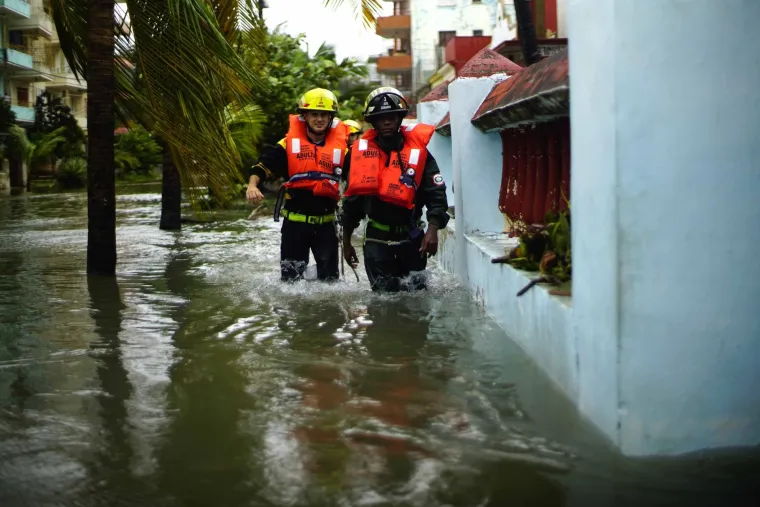 Havanu pogodili valovi visoki čak 11 metara
