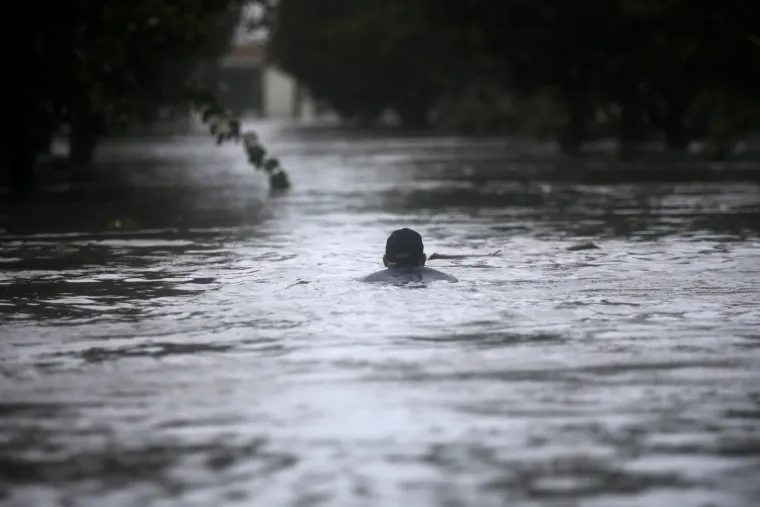 Havanu pogodili valovi visoki čak 11 metara
