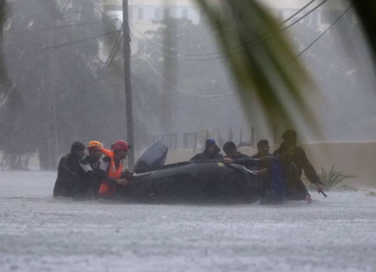 Havanu pogodili valovi visoki čak 11 metara