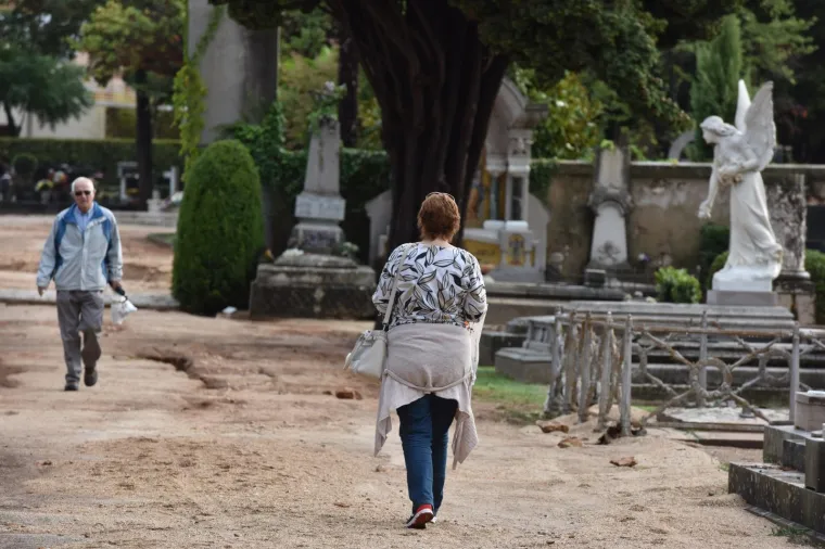 POTOPLJENO GRADSKO GROBLJE U ZADRU: Radnici saniraju &scaron;tetu nakon poplave kako bi ga osposobiti za pokope