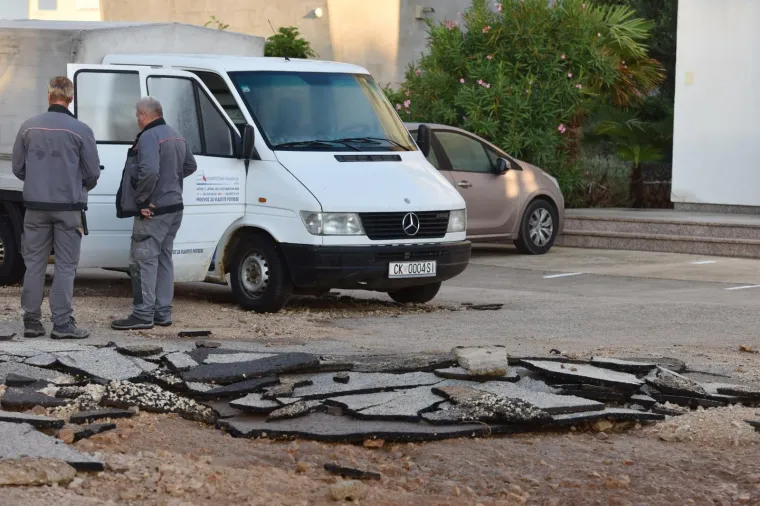 Suko&scaron;an: Vojska i vatrogasci saniraju &scaron;tetu koju je Zadarskoj županiji nanijela ciklona Gracija