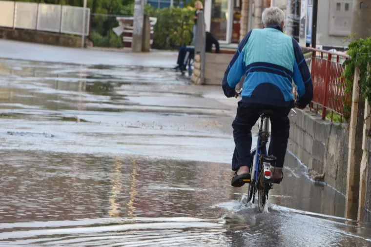 Suko&scaron;an: Vojska i vatrogasci saniraju &scaron;tetu koju je Zadarskoj županiji nanijela ciklona Gracija