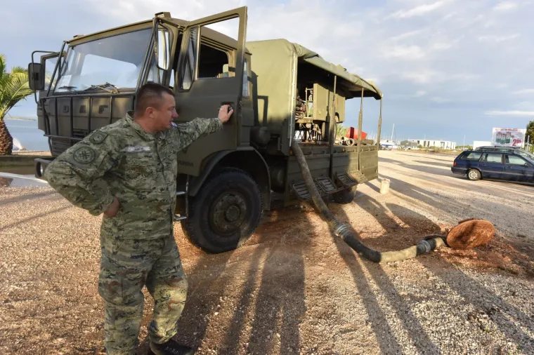 Suko&scaron;an: Vojska i vatrogasci saniraju &scaron;tetu koju je Zadarskoj županiji nanijela ciklona Gracija