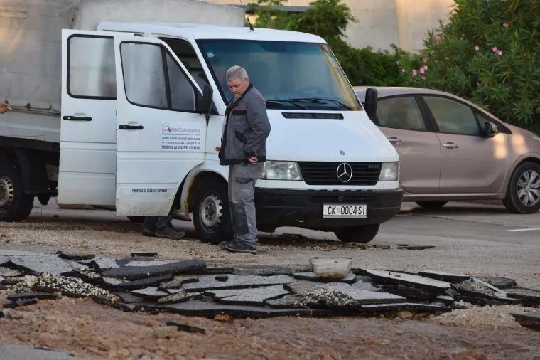Suko&scaron;an: Vojska i vatrogasci saniraju &scaron;tetu koju je Zadarskoj županiji nanijela ciklona Gracija