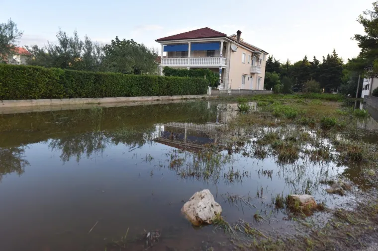 Suko&scaron;an: Vojska i vatrogasci saniraju &scaron;tetu koju je Zadarskoj županiji nanijela ciklona Gracija