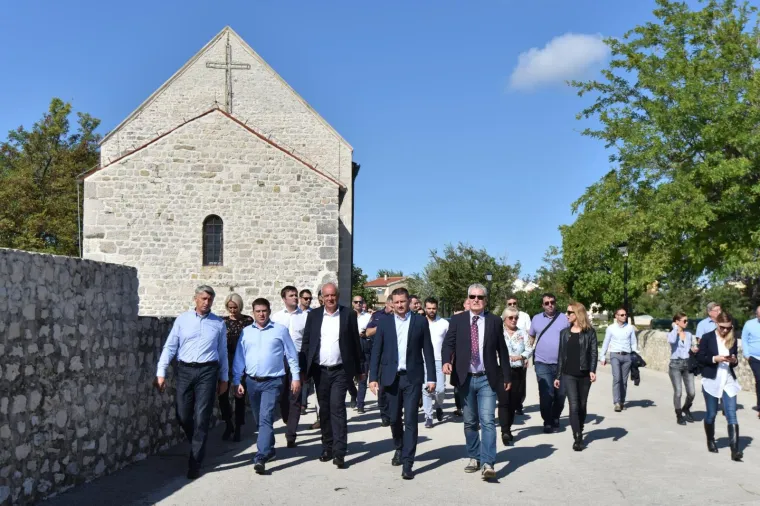 Ministri obi&scaron;li poplavljena područja u Zadarskoj županiji: Vlada najavila paket cijelovite pomoći