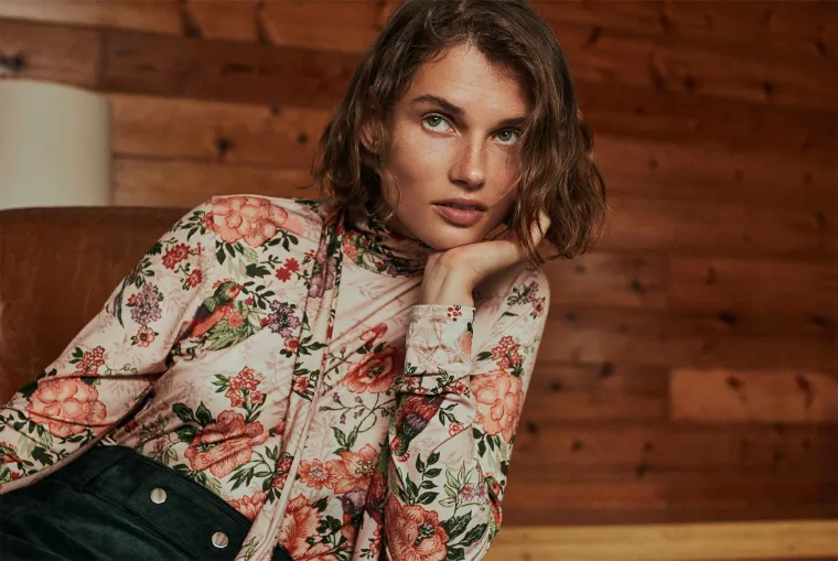 Zara je upravo izbacila novu kolekciju inspiriranu modom 70-ih godina, prilično logičnog naziva "70's Mood". I potpuno je genijalna.