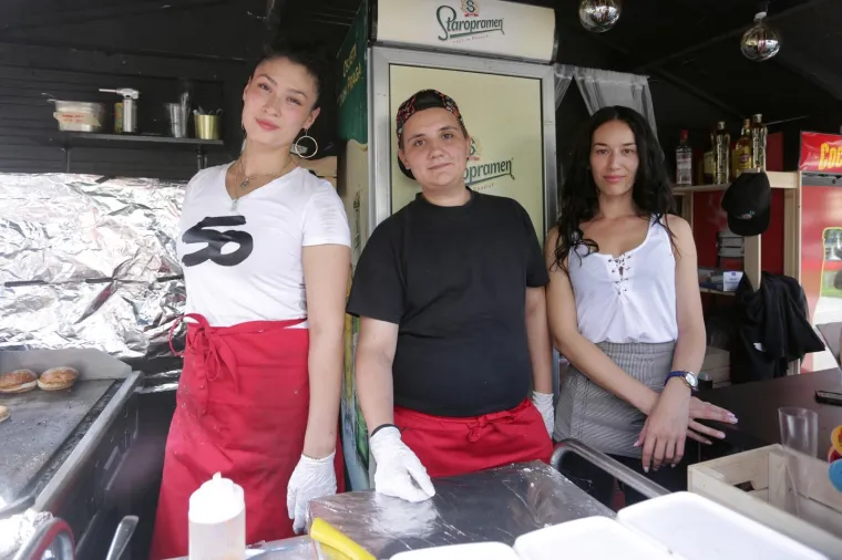 HRPA FINOG MESA, UMAKA, DODATAKA I DOBROG RASPOLOŽENJA: Centar Zagreba opijen miomirisima, počeo je 2. Zagreb burger festival