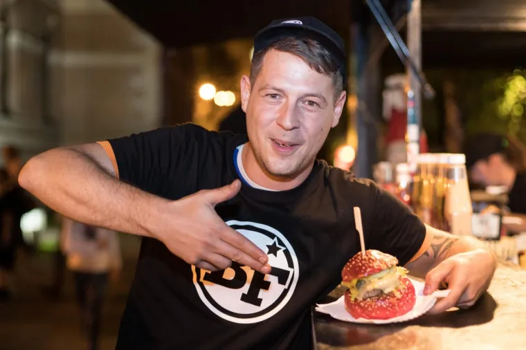 HRPA FINOG MESA, UMAKA, DODATAKA I DOBROG RASPOLOŽENJA: Centar Zagreba opijen miomirisima, počeo je 2. Zagreb burger festival