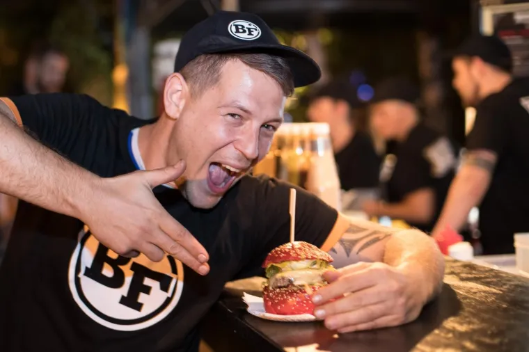 HRPA FINOG MESA, UMAKA, DODATAKA I DOBROG RASPOLOŽENJA: Centar Zagreba opijen miomirisima, počeo je 2. Zagreb burger festival