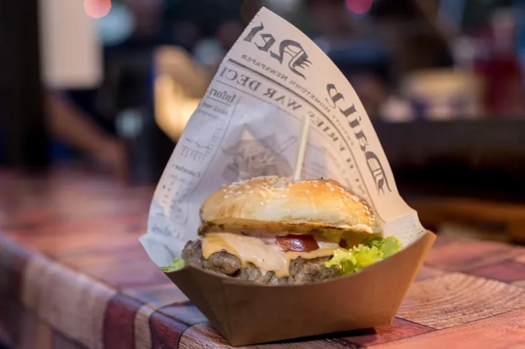 HRPA FINOG MESA, UMAKA, DODATAKA I DOBROG RASPOLOŽENJA: Centar Zagreba opijen miomirisima, počeo je 2. Zagreb burger festival