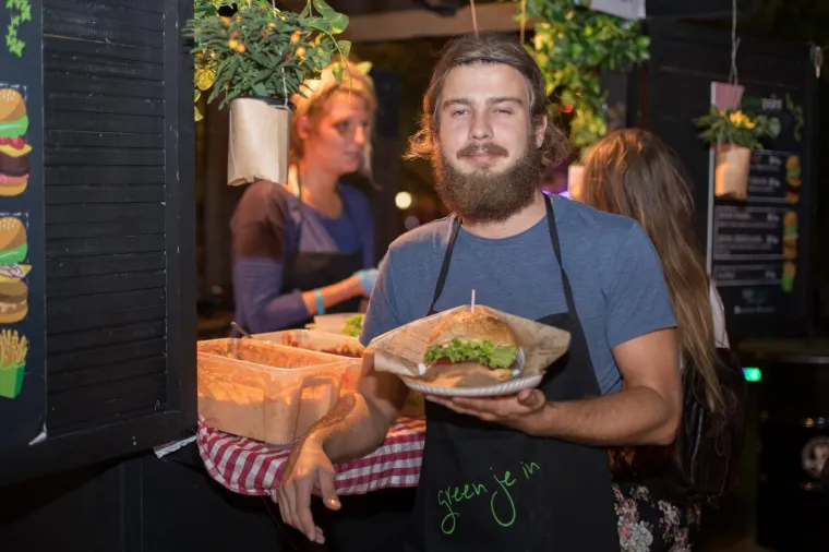 HRPA FINOG MESA, UMAKA, DODATAKA I DOBROG RASPOLOŽENJA: Centar Zagreba opijen miomirisima, počeo je 2. Zagreb burger festival