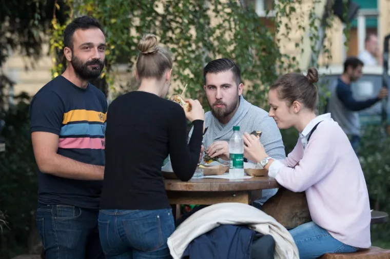 HRPA FINOG MESA, UMAKA, DODATAKA I DOBROG RASPOLOŽENJA: Centar Zagreba opijen miomirisima, počeo je 2. Zagreb burger festival