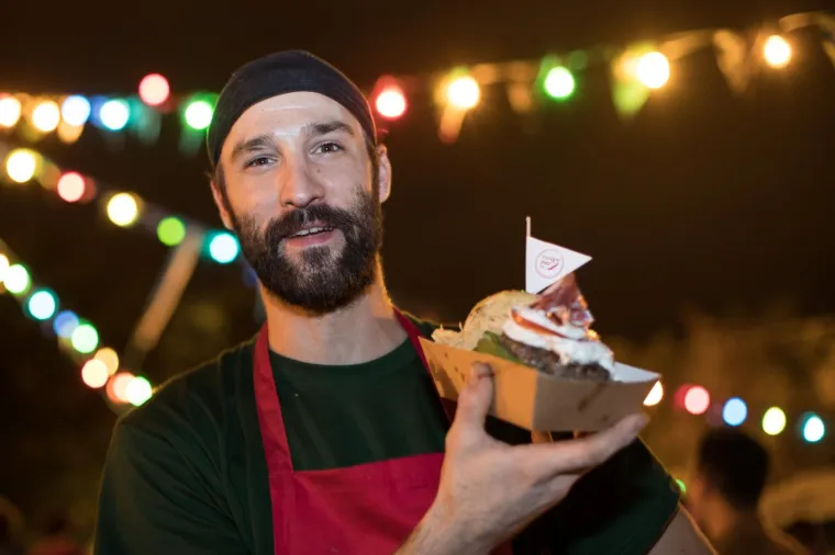 HRPA FINOG MESA, UMAKA, DODATAKA I DOBROG RASPOLOŽENJA: Centar Zagreba opijen miomirisima, počeo je 2. Zagreb burger festival