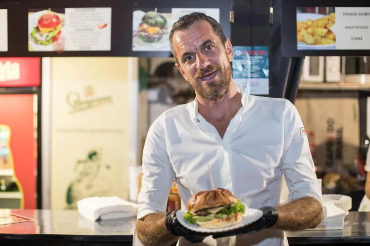 HRPA FINOG MESA, UMAKA, DODATAKA I DOBROG RASPOLOŽENJA: Centar Zagreba opijen miomirisima, počeo je 2. Zagreb burger festival