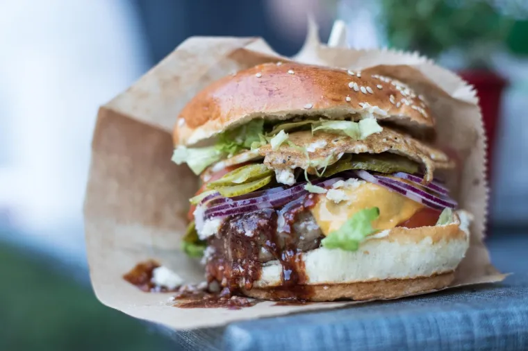 HRPA FINOG MESA, UMAKA, DODATAKA I DOBROG RASPOLOŽENJA: Centar Zagreba opijen miomirisima, počeo je 2. Zagreb burger festival