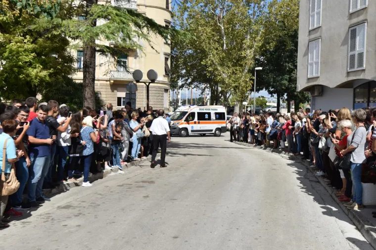 SVETAC SE VRATIO U ZADAR: Stotine vjernika dočekalo tijelo Leopolda Mandića