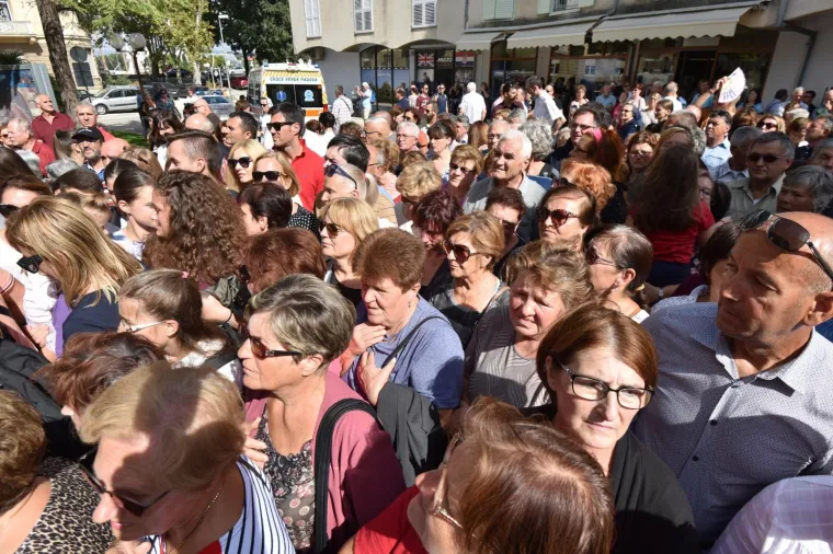 SVETAC SE VRATIO U ZADAR: Stotine vjernika dočekalo tijelo Leopolda Mandića