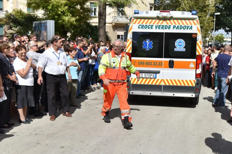 SVETAC SE VRATIO U ZADAR: Stotine vjernika dočekalo tijelo Leopolda Mandića