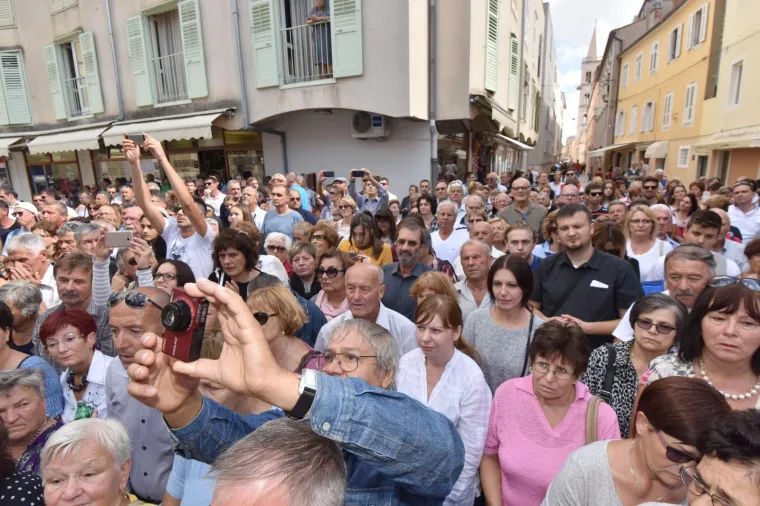 SVETAC SE VRATIO U ZADAR: Stotine vjernika dočekalo tijelo Leopolda Mandića