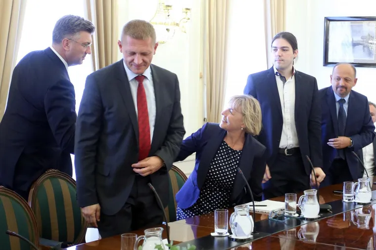 SUSRET PREMIJERA I OPORBENIH LIDERA: Evo kako su se pozdravili Plenković i njegov biv&scaron;i koalicijski partner