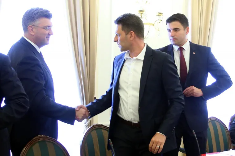 SUSRET PREMIJERA I OPORBENIH LIDERA: Evo kako su se pozdravili Plenković i njegov biv&scaron;i koalicijski partner