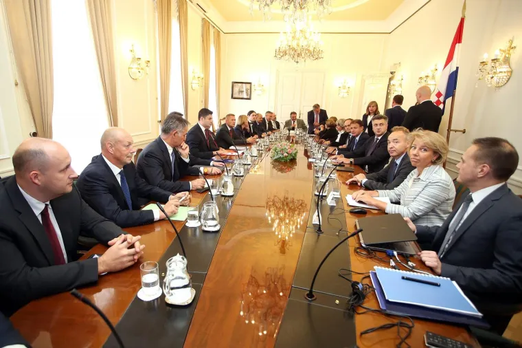 SUSRET PREMIJERA I OPORBENIH LIDERA: Evo kako su se pozdravili Plenković i njegov biv&scaron;i koalicijski partner