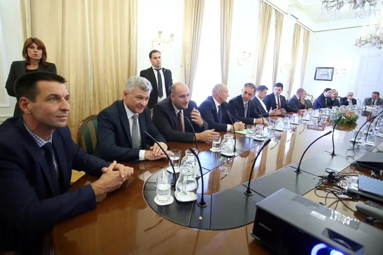 SUSRET PREMIJERA I OPORBENIH LIDERA: Evo kako su se pozdravili Plenković i njegov biv&scaron;i koalicijski partner