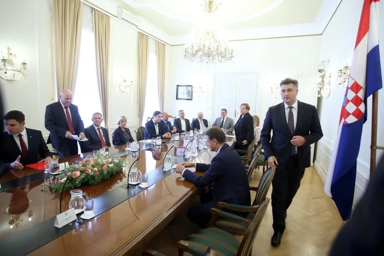 SUSRET PREMIJERA I OPORBENIH LIDERA: Evo kako su se pozdravili Plenković i njegov biv&scaron;i koalicijski partner